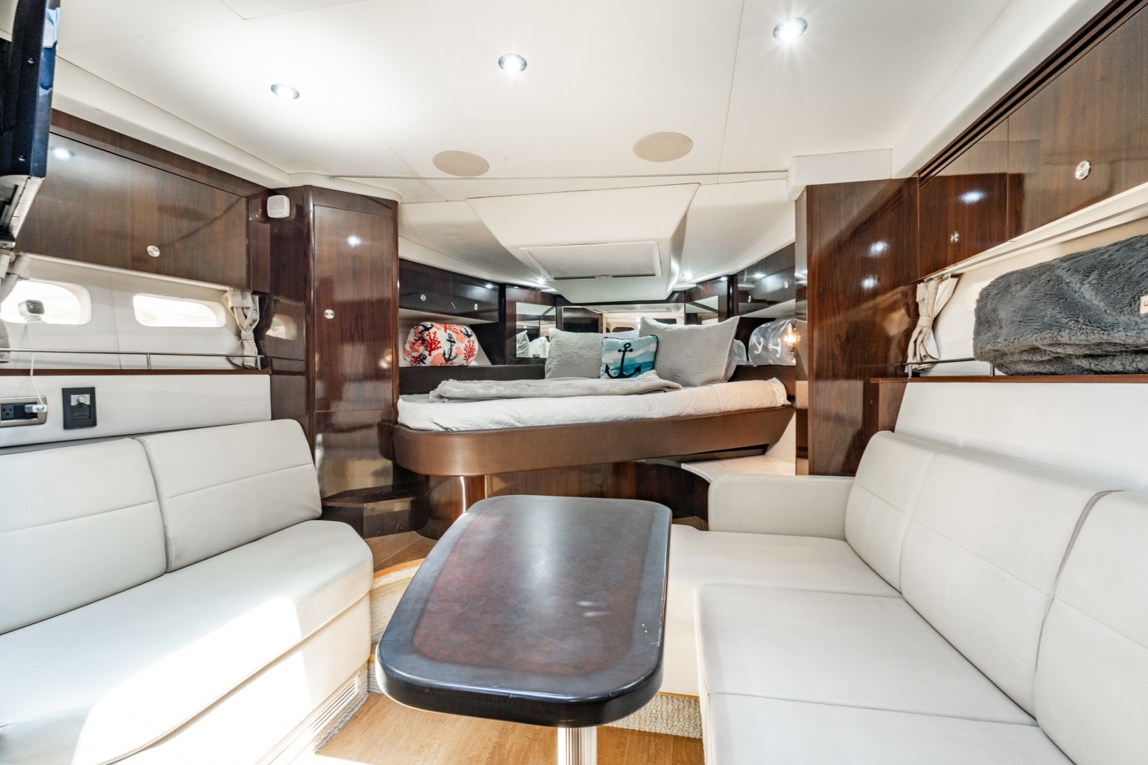 2017 Sea Ray 350 Sundancer Coupe
