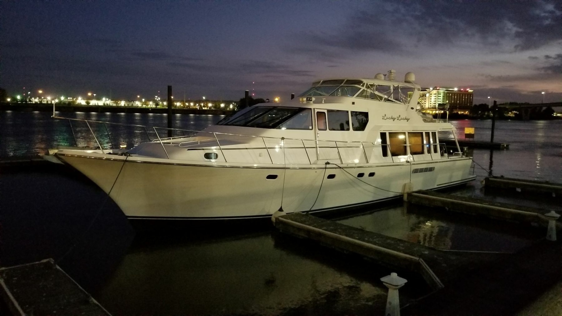 2001 Pacific Mariner 65 Motor Yacht
