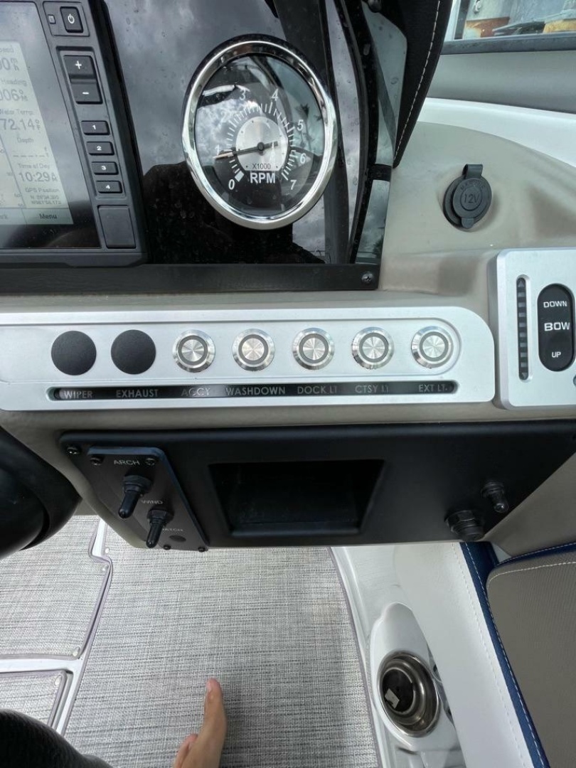 27ft Crownline Yacht For Sale 27ft Crownline Yacht For Sale