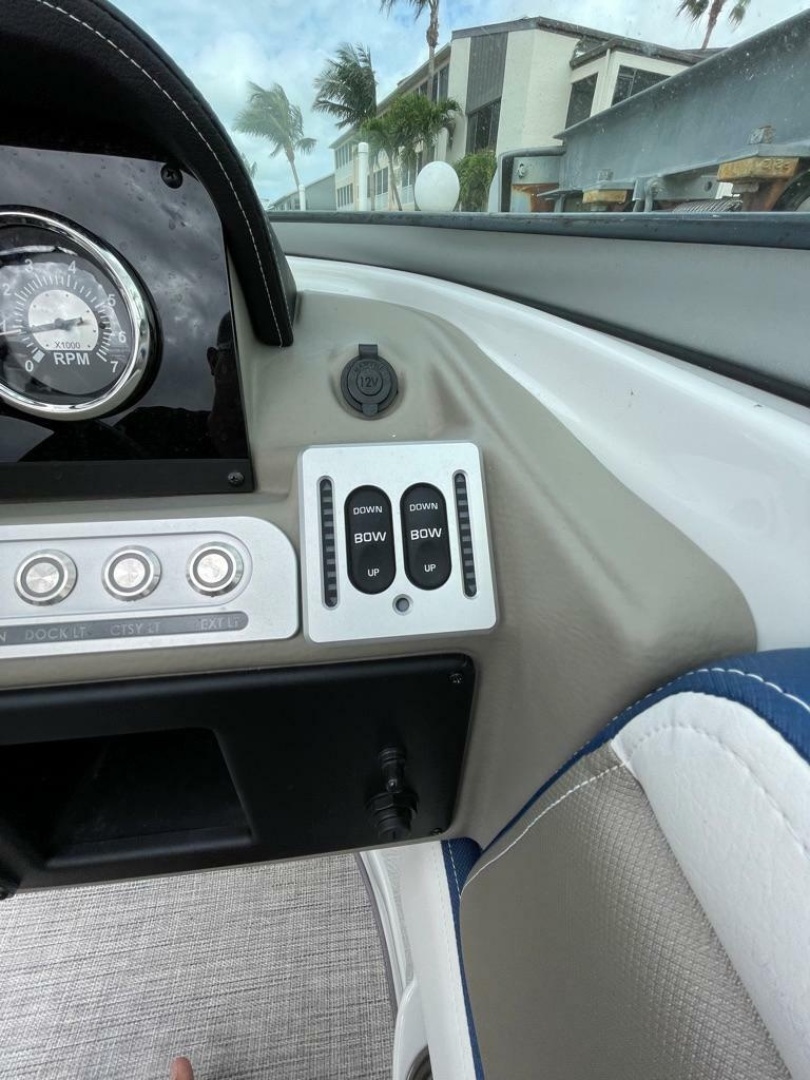 2021 Crownline 270 XSS
