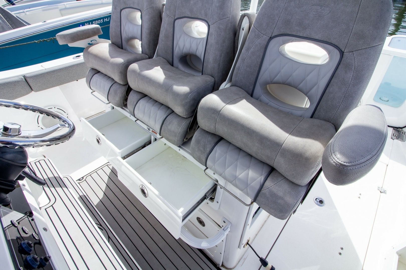 2019 Sea Fox 328 Commander