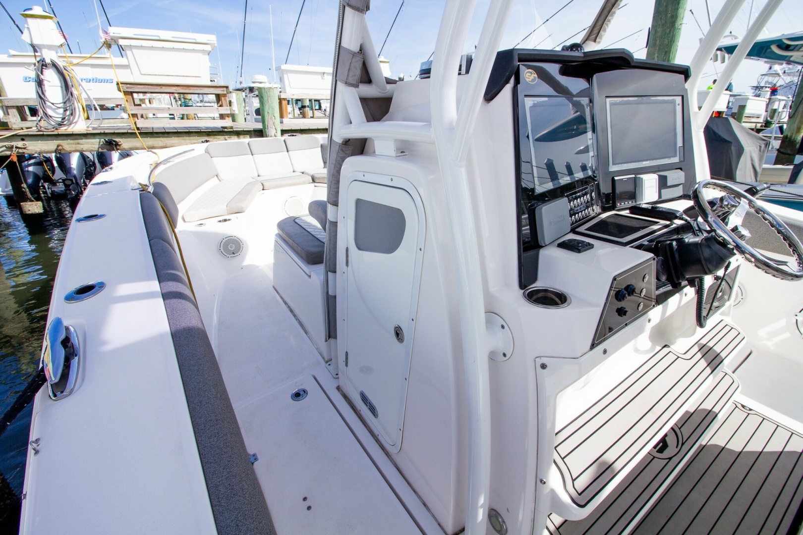2019 Sea Fox 328 Commander