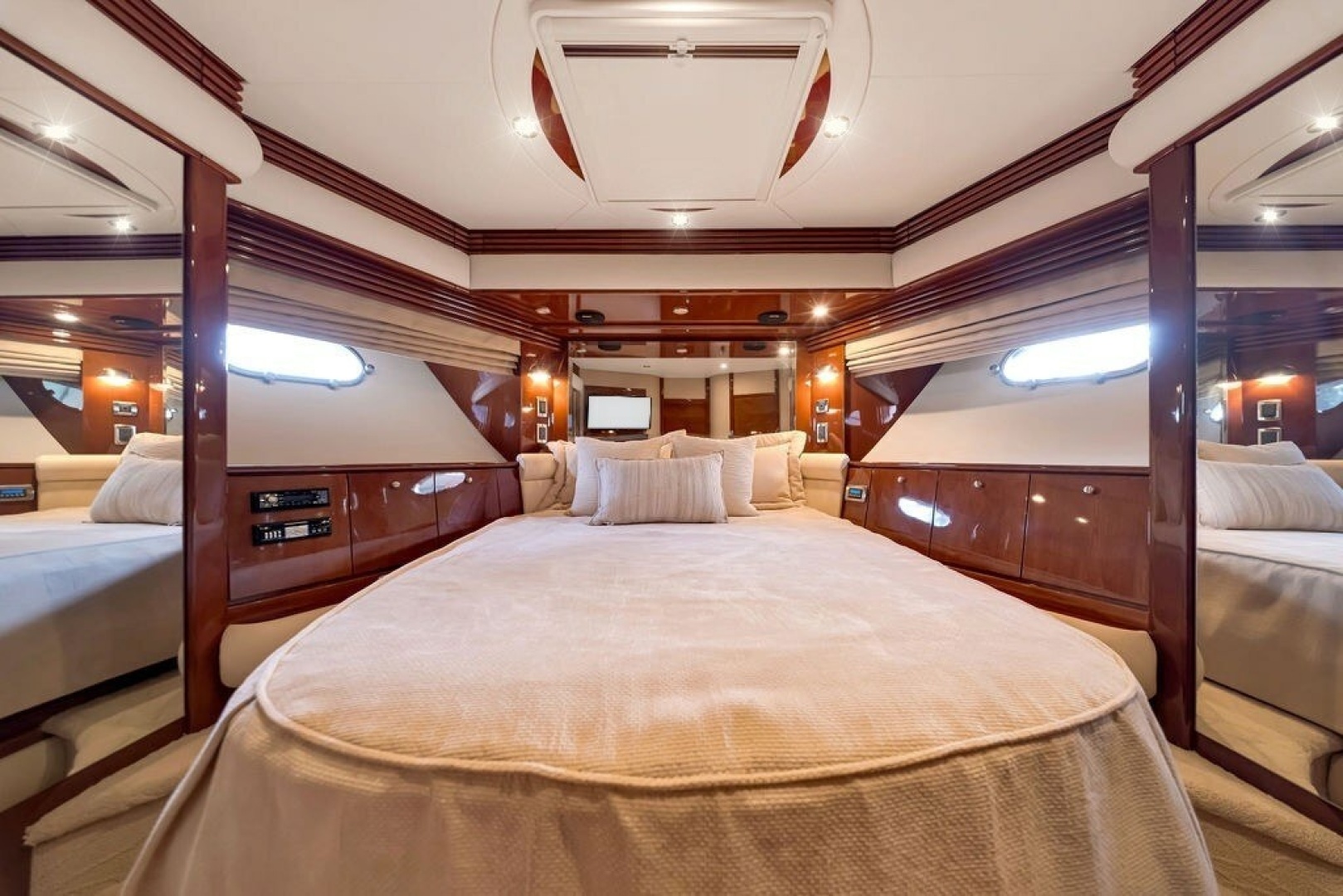 2007 Marquis 65