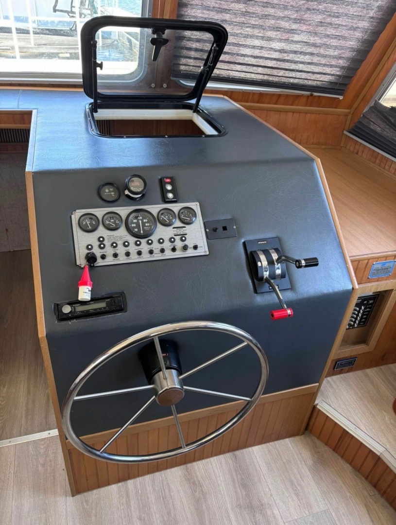 37ft Gibson Yacht For Sale