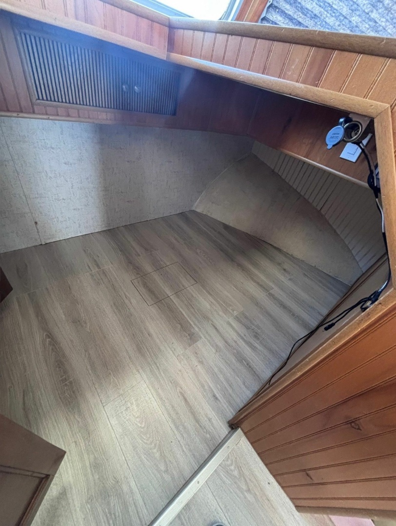 37ft Gibson Yacht For Sale
