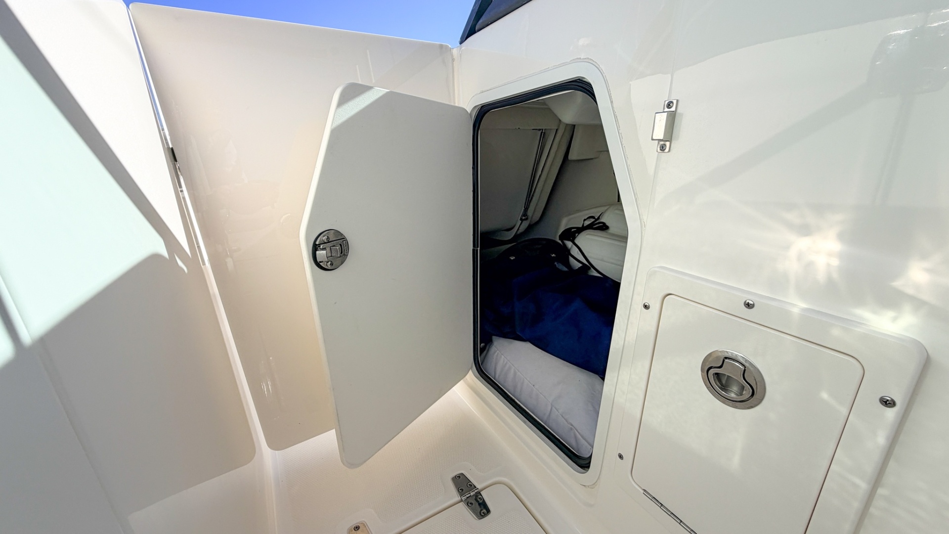Bean Counter 27ft Boston Whaler Yacht For Sale