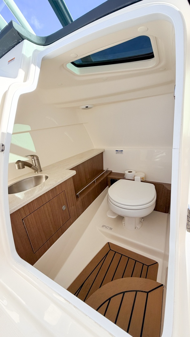 Bean Counter 27ft Boston Whaler Yacht For Sale