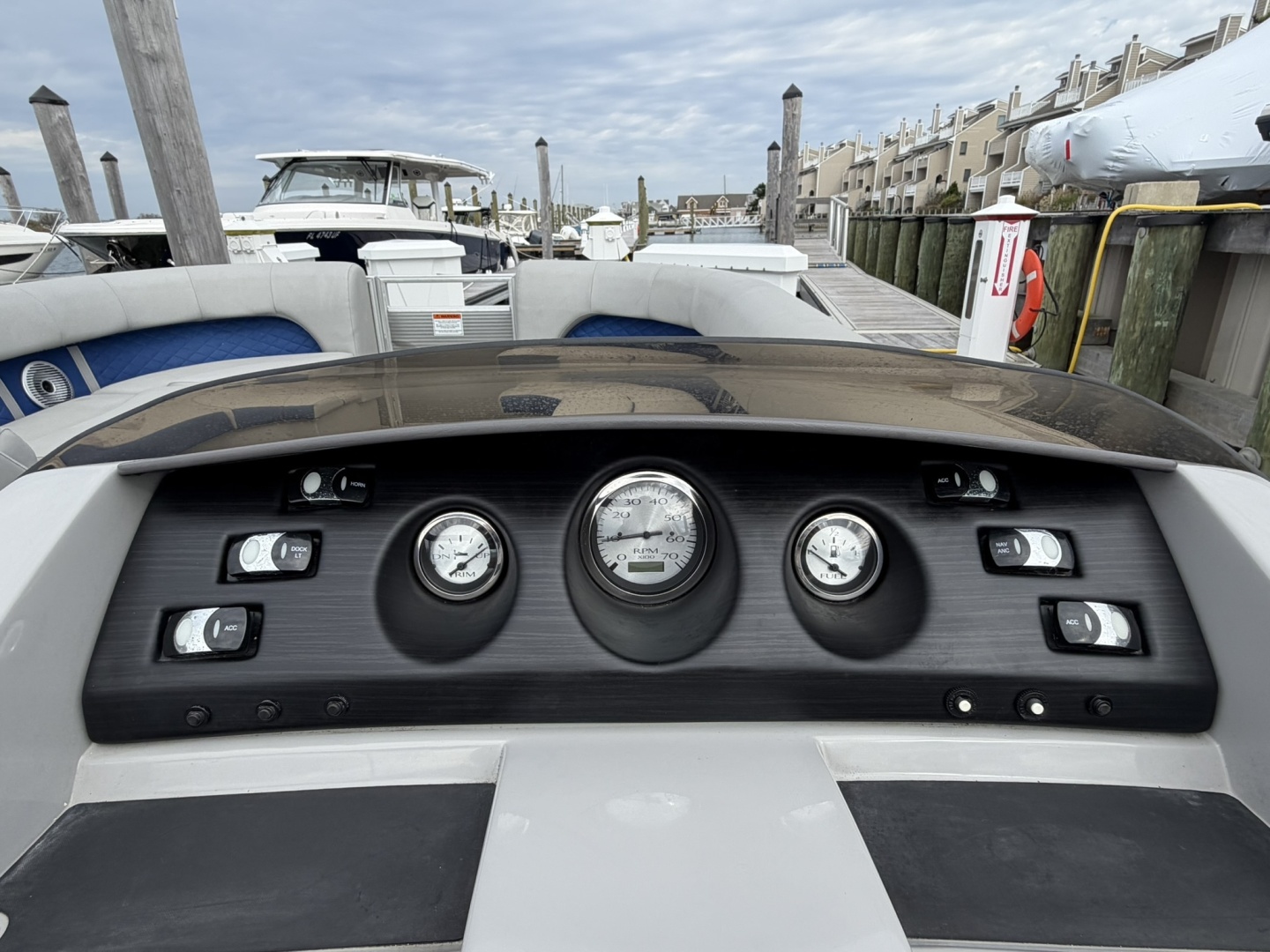 23ft Bennington Yacht For Sale