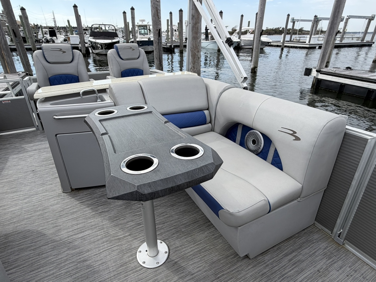 23ft Bennington Yacht For Sale