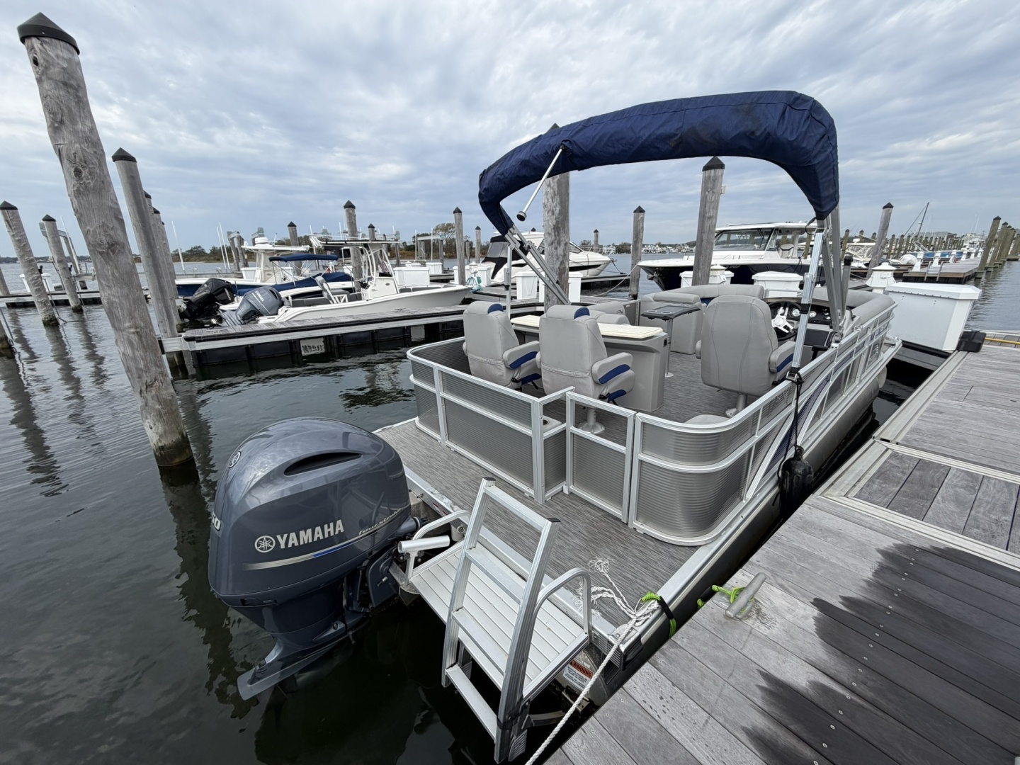 23ft Bennington Yacht For Sale