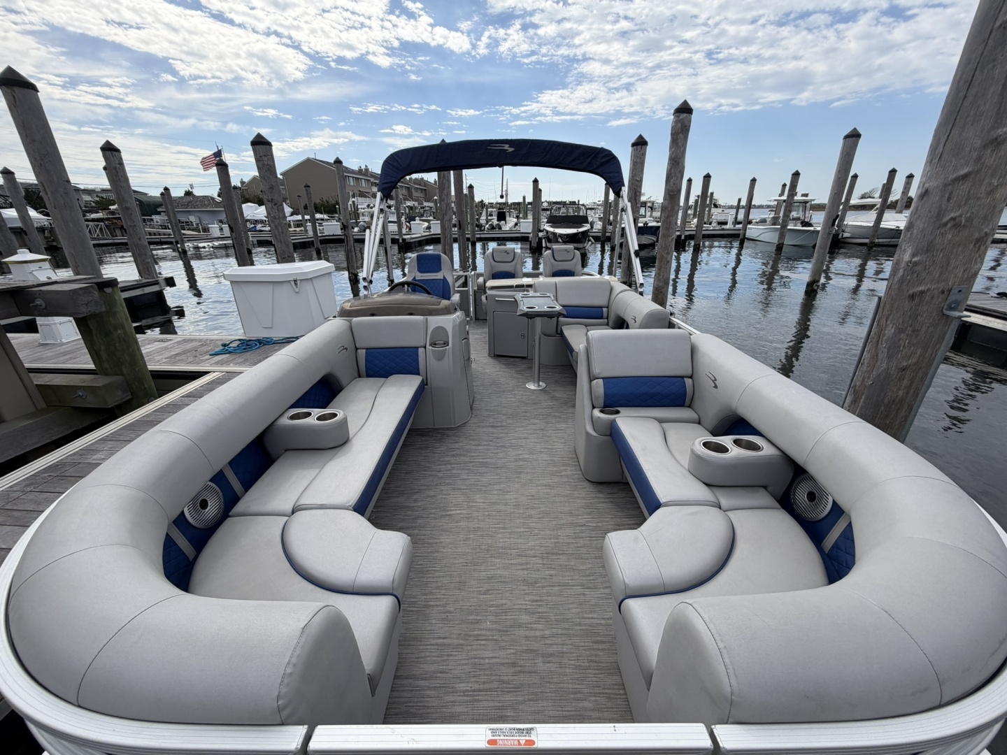 23ft Bennington Yacht For Sale