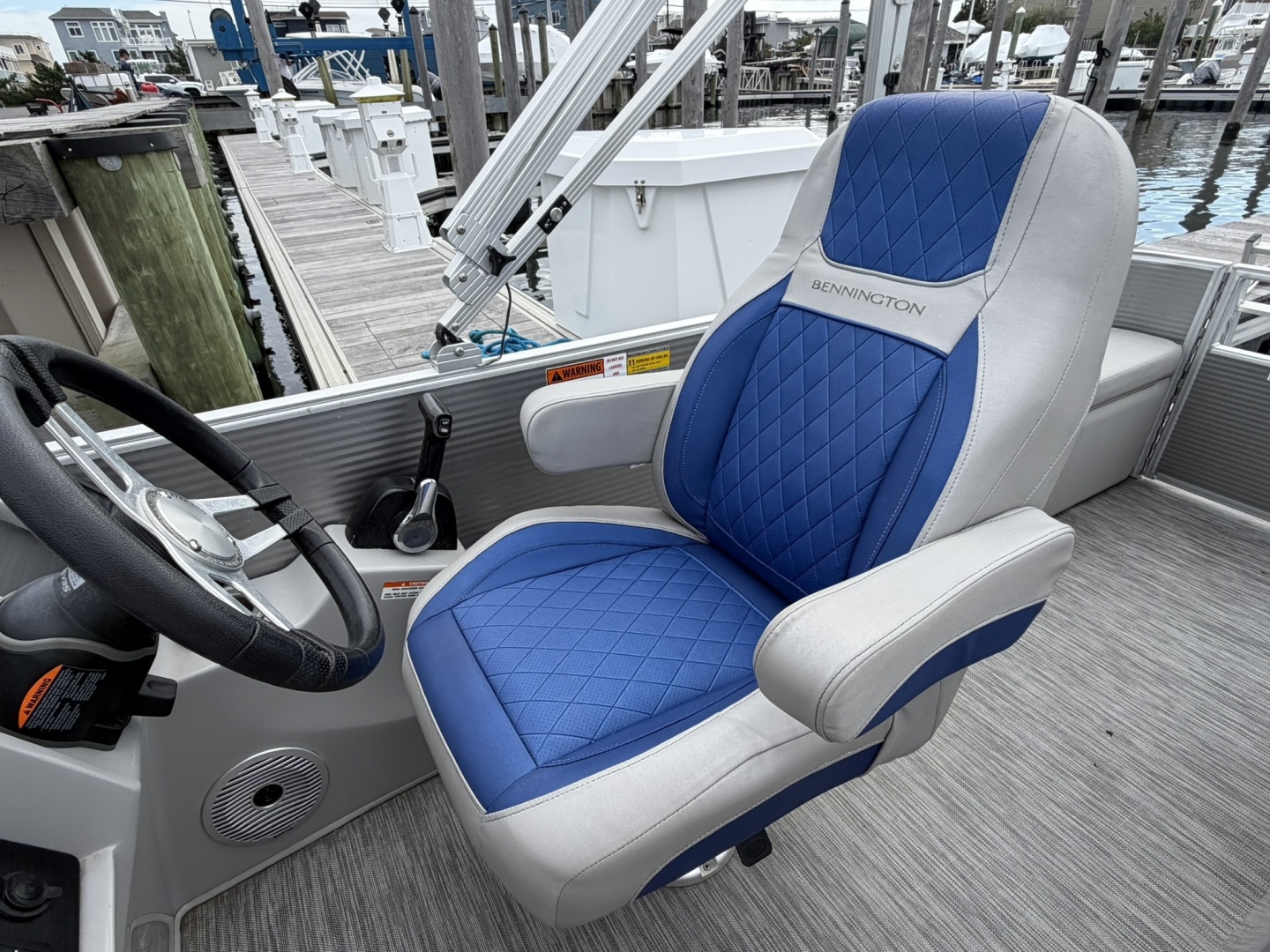 23ft Bennington Yacht For Sale