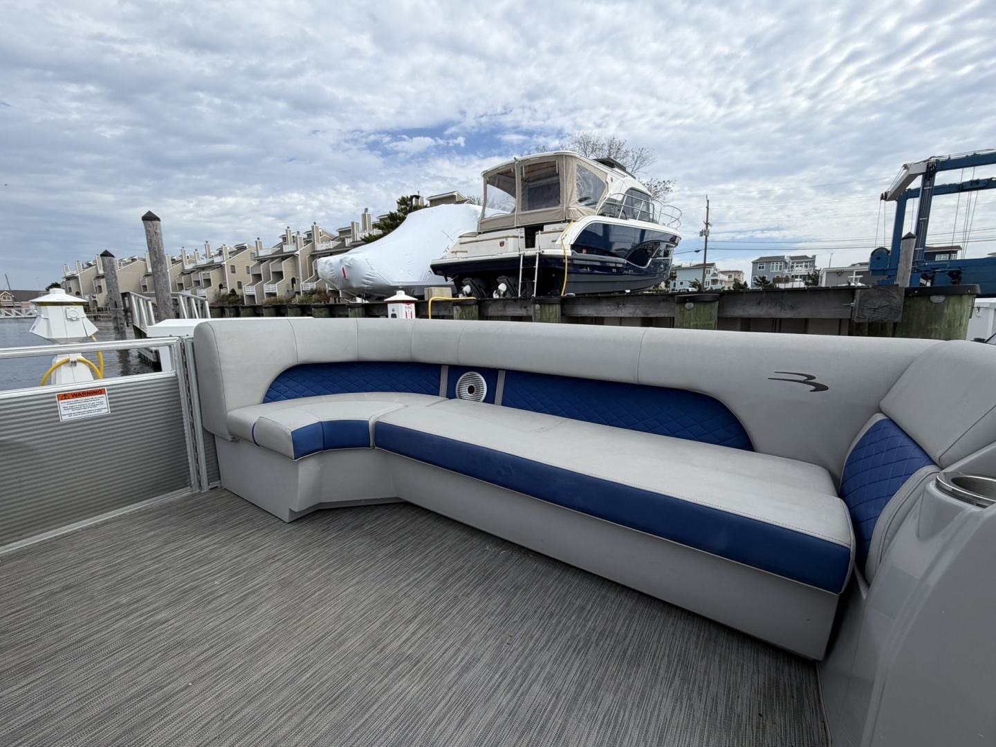 23ft Bennington Yacht For Sale