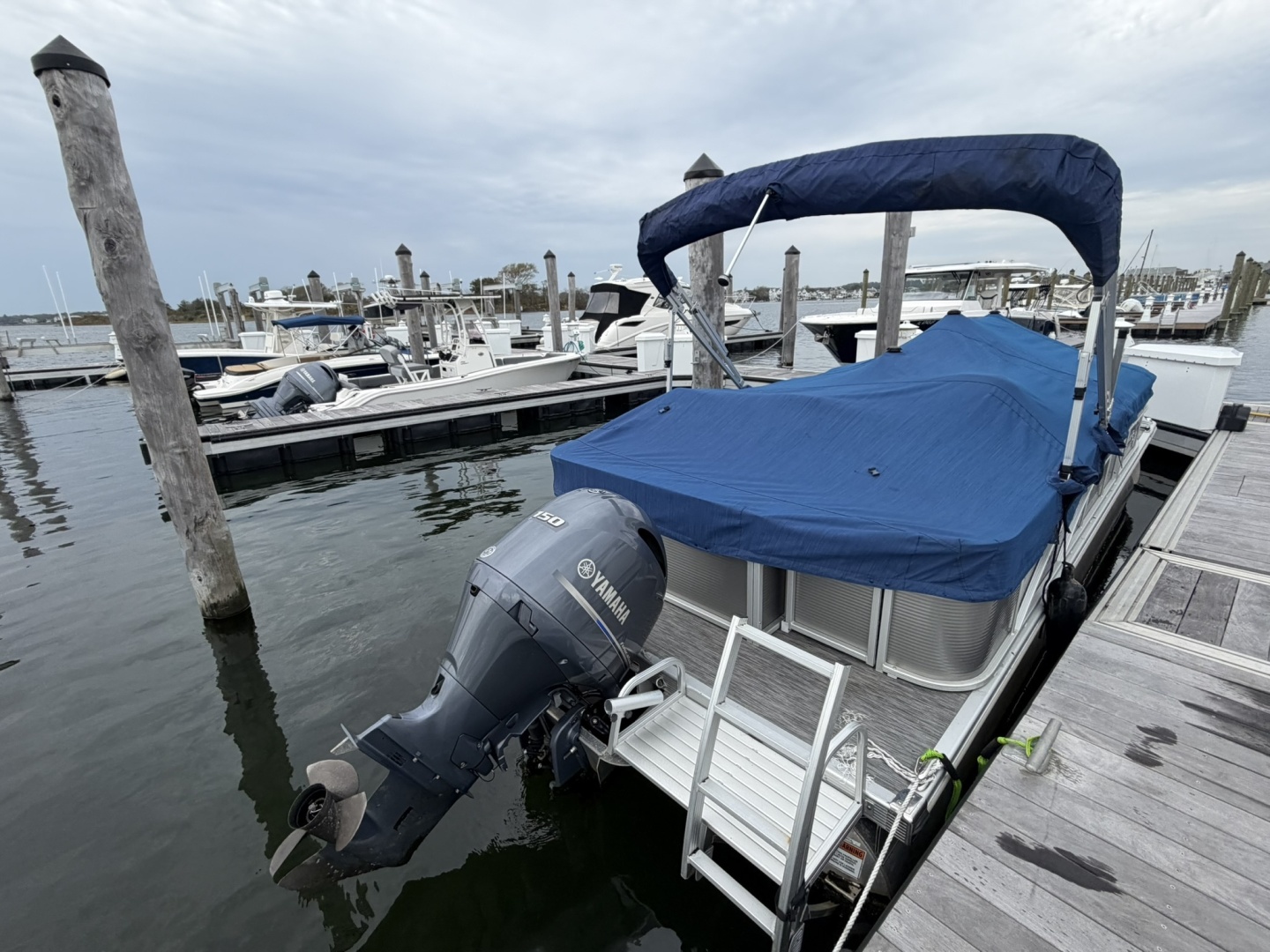 23ft Bennington Yacht For Sale