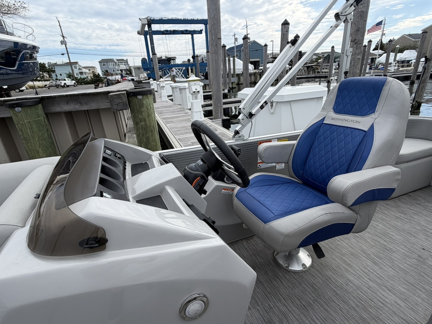 23ft Bennington Yacht For Sale