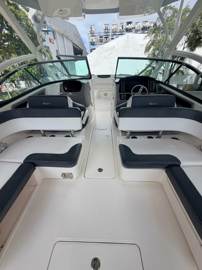2019 Robalo 