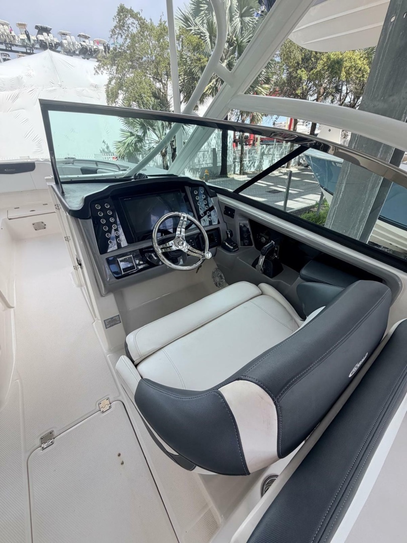 31ft Robalo Yacht For Sale