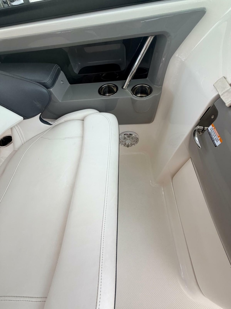 31ft Robalo Yacht For Sale
