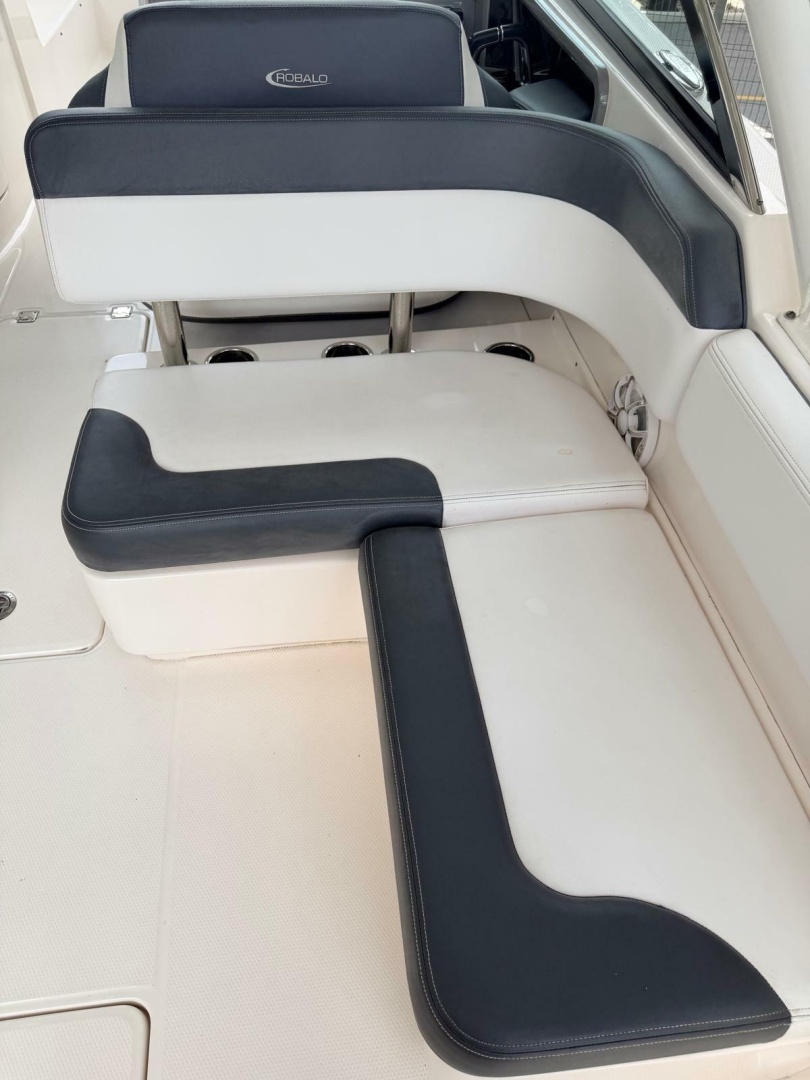 31ft Robalo Yacht For Sale