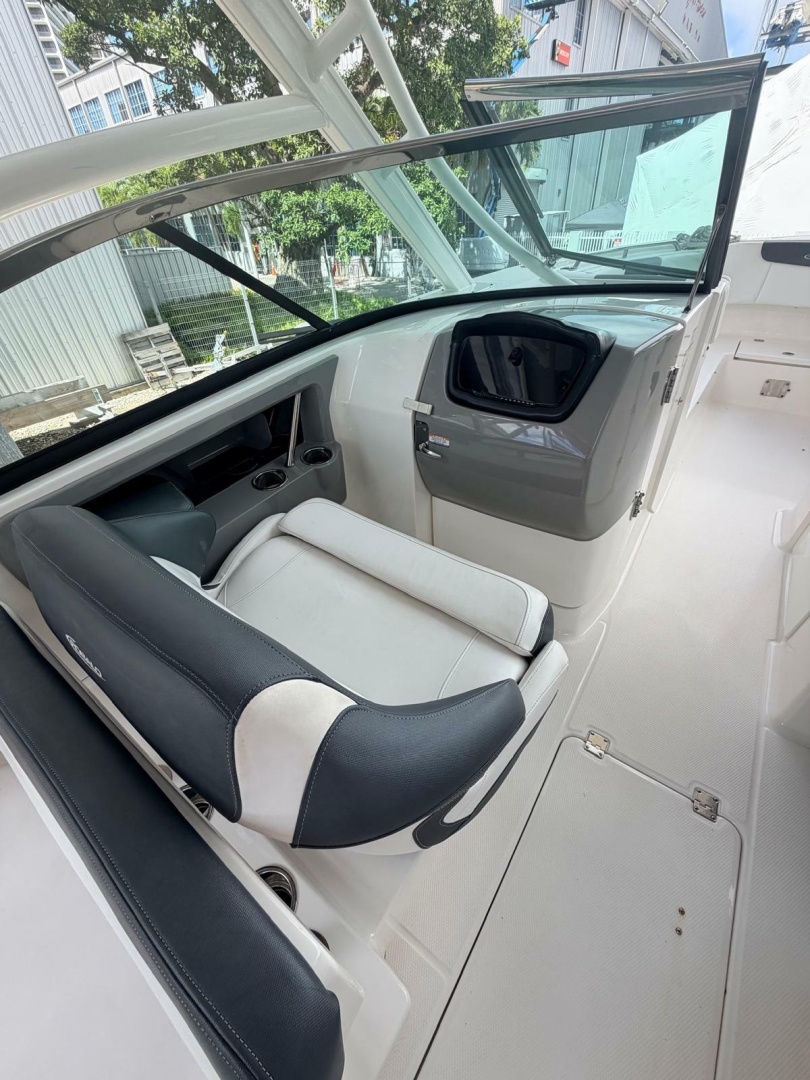 31ft Robalo Yacht For Sale