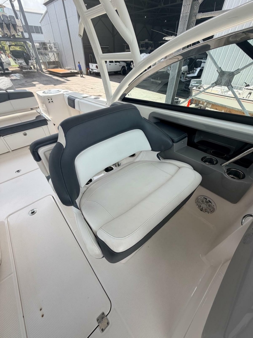 31ft Robalo Yacht For Sale