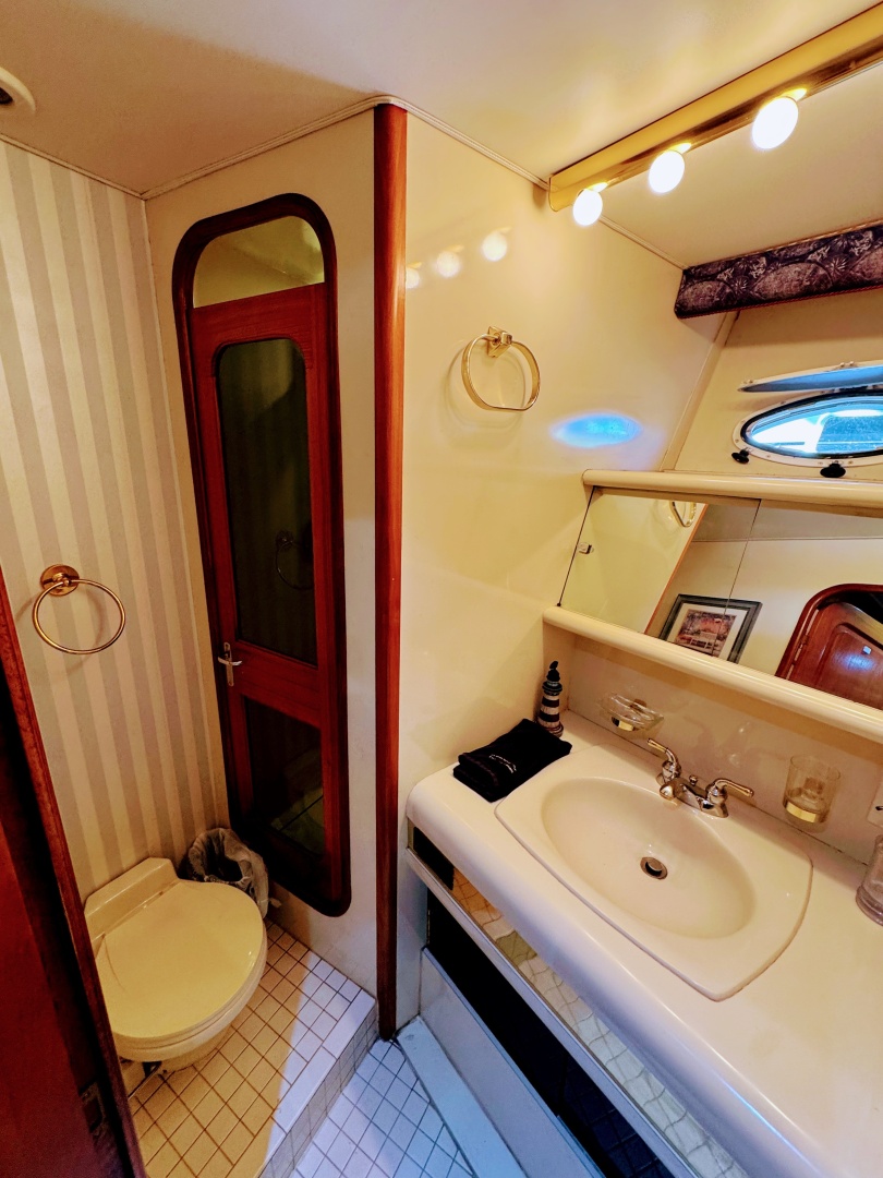 1990 Viking 55 MOTOR YACHT WIDE BODY