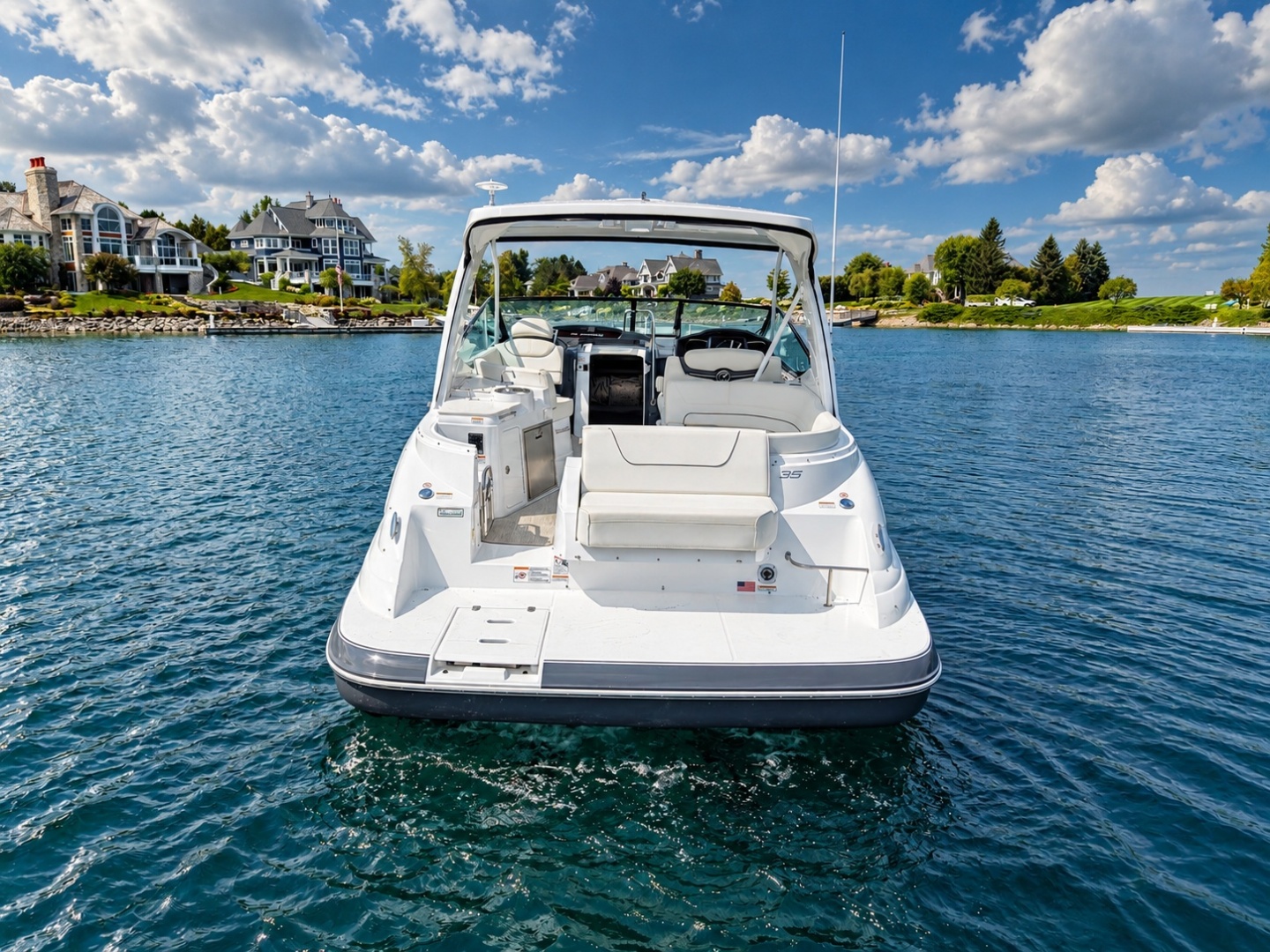 2020 Cruisers Yachts 35 Express — photograph 3