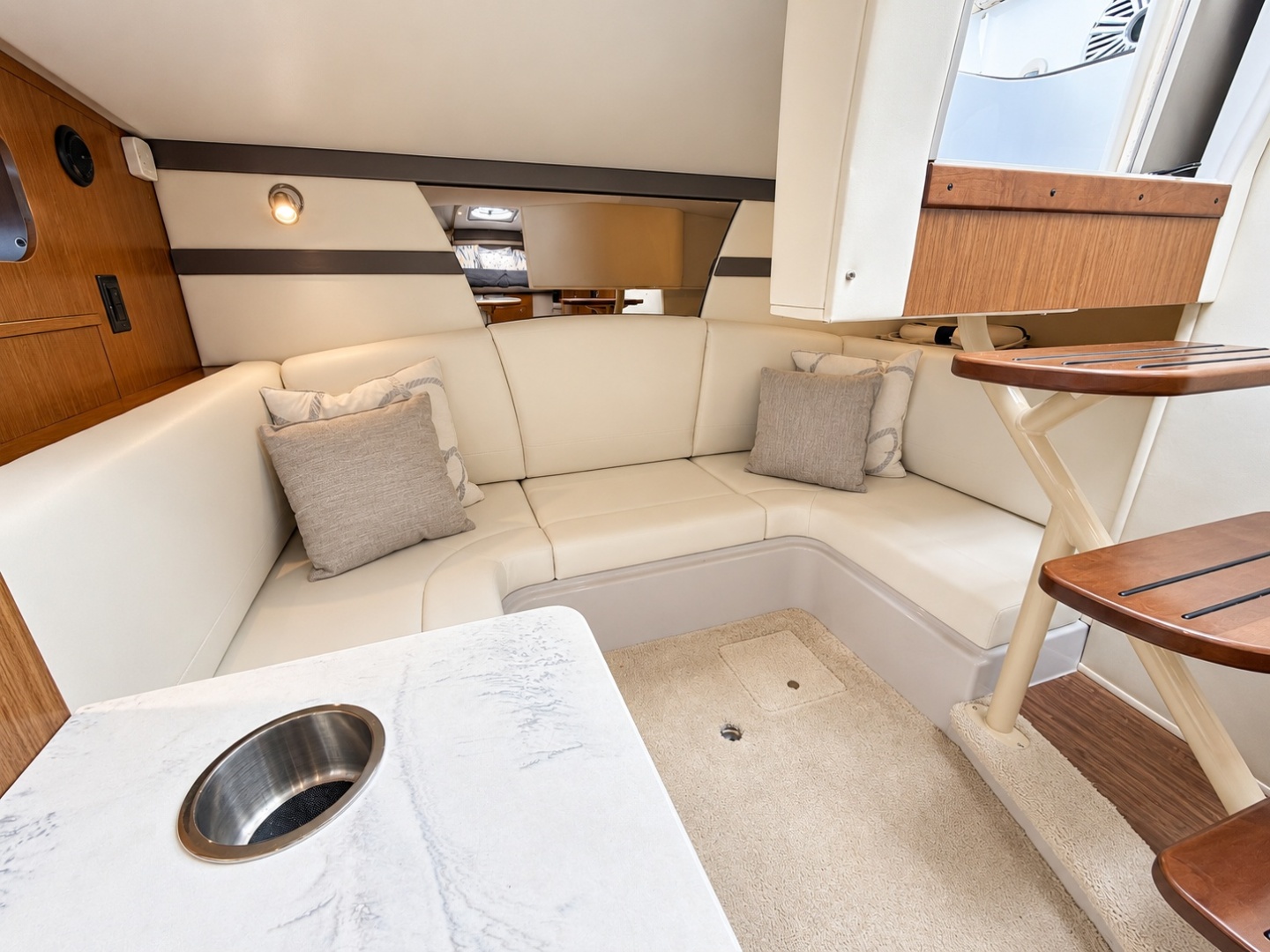 35ft Cruisers Yachts Yacht For Sale