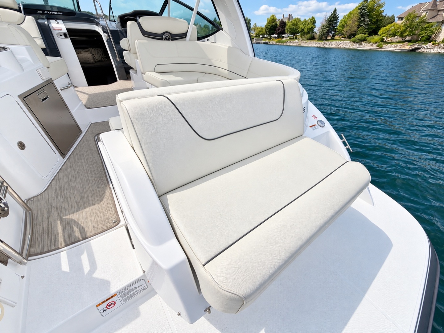 2020 Cruisers Yachts 35 Express
