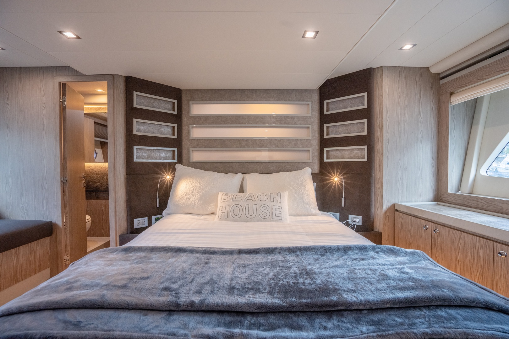 2016 Ferretti Yachts 