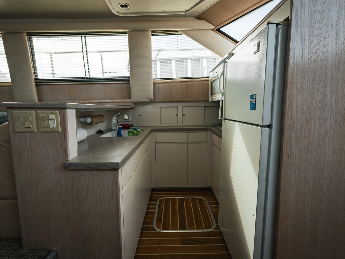 1995 Hatteras 52 Cockpit Motor Yacht