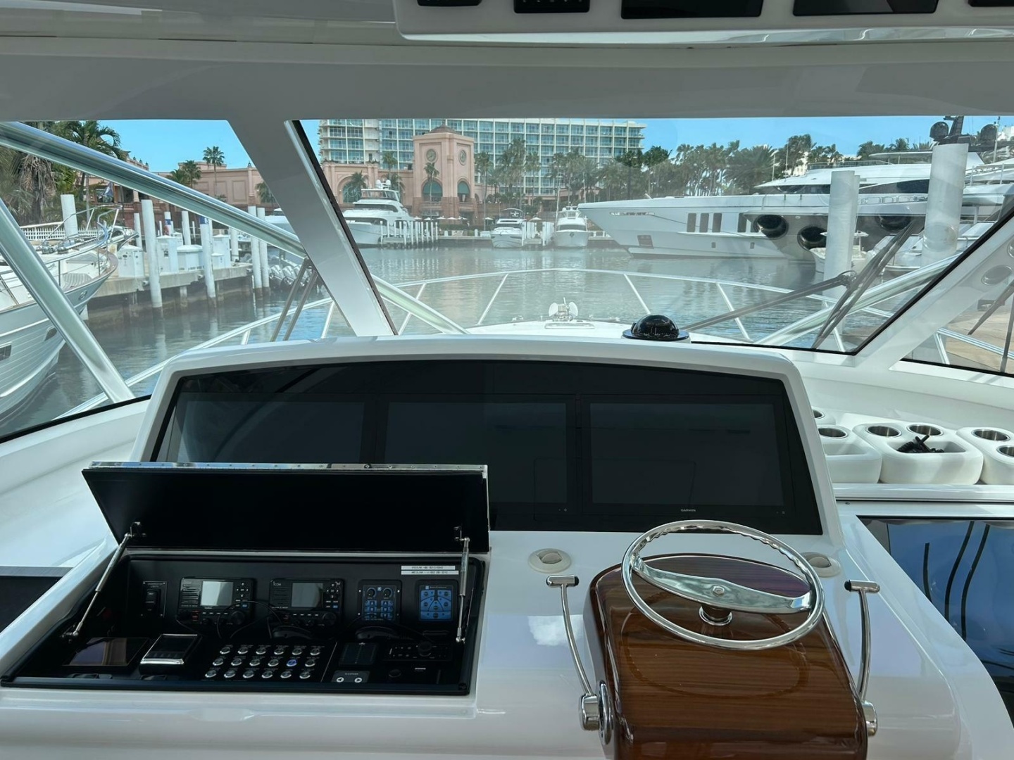 2023 Viking 54 Open — photograph 5
