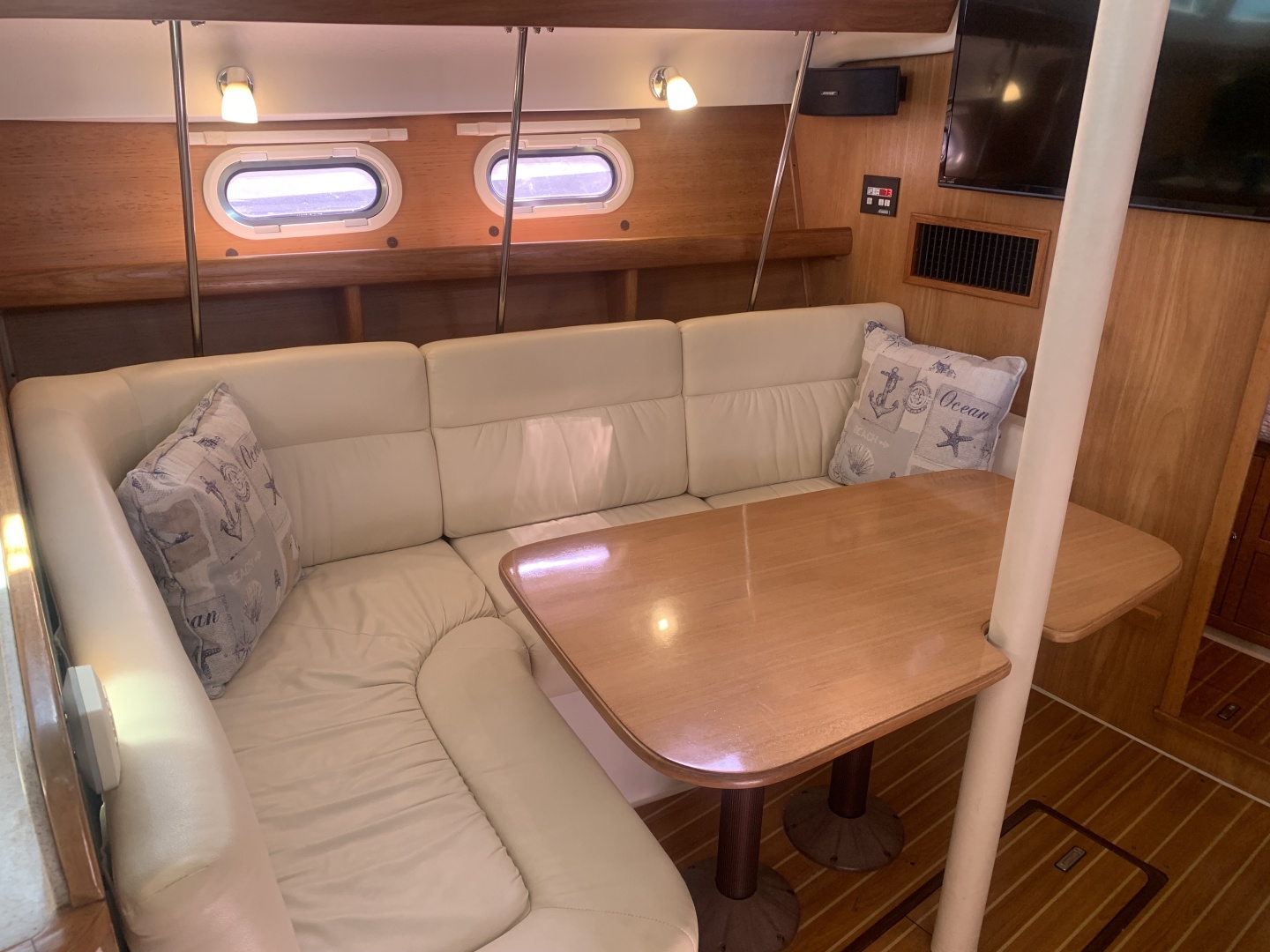 2007 Catalina 387