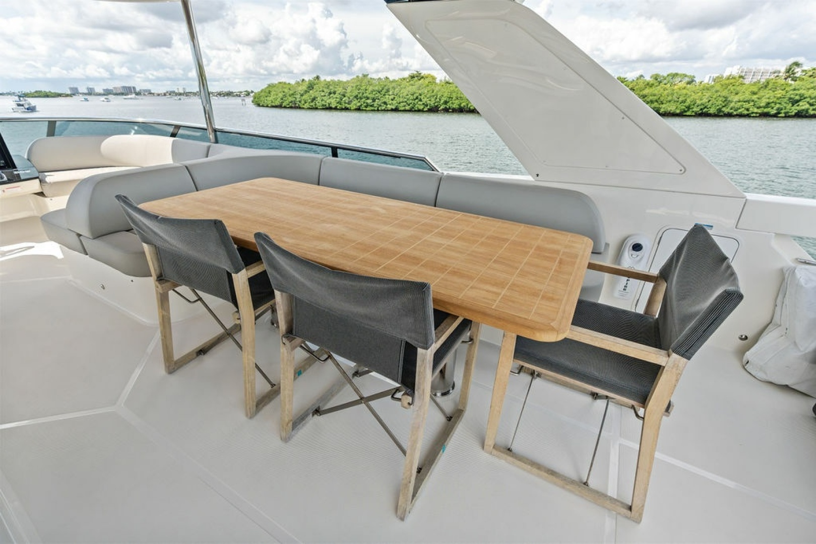 2023 Absolute Navetta 64