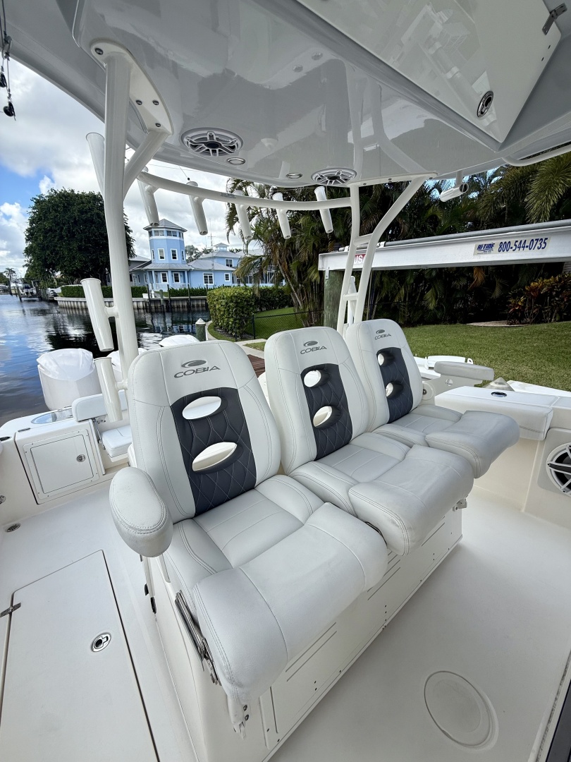 35ft Cobia Yacht For Sale
