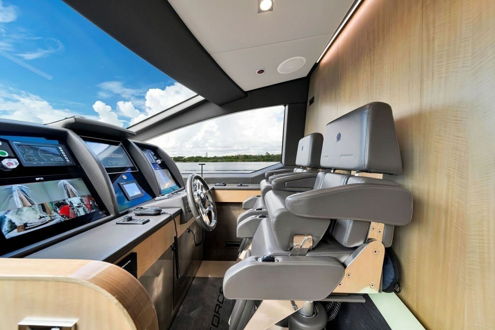 2017 Azimut 84