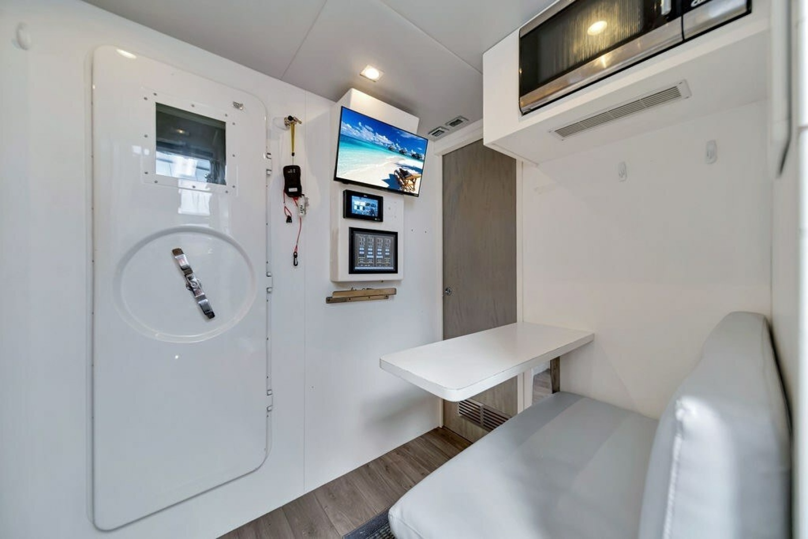 2017 Azimut 84