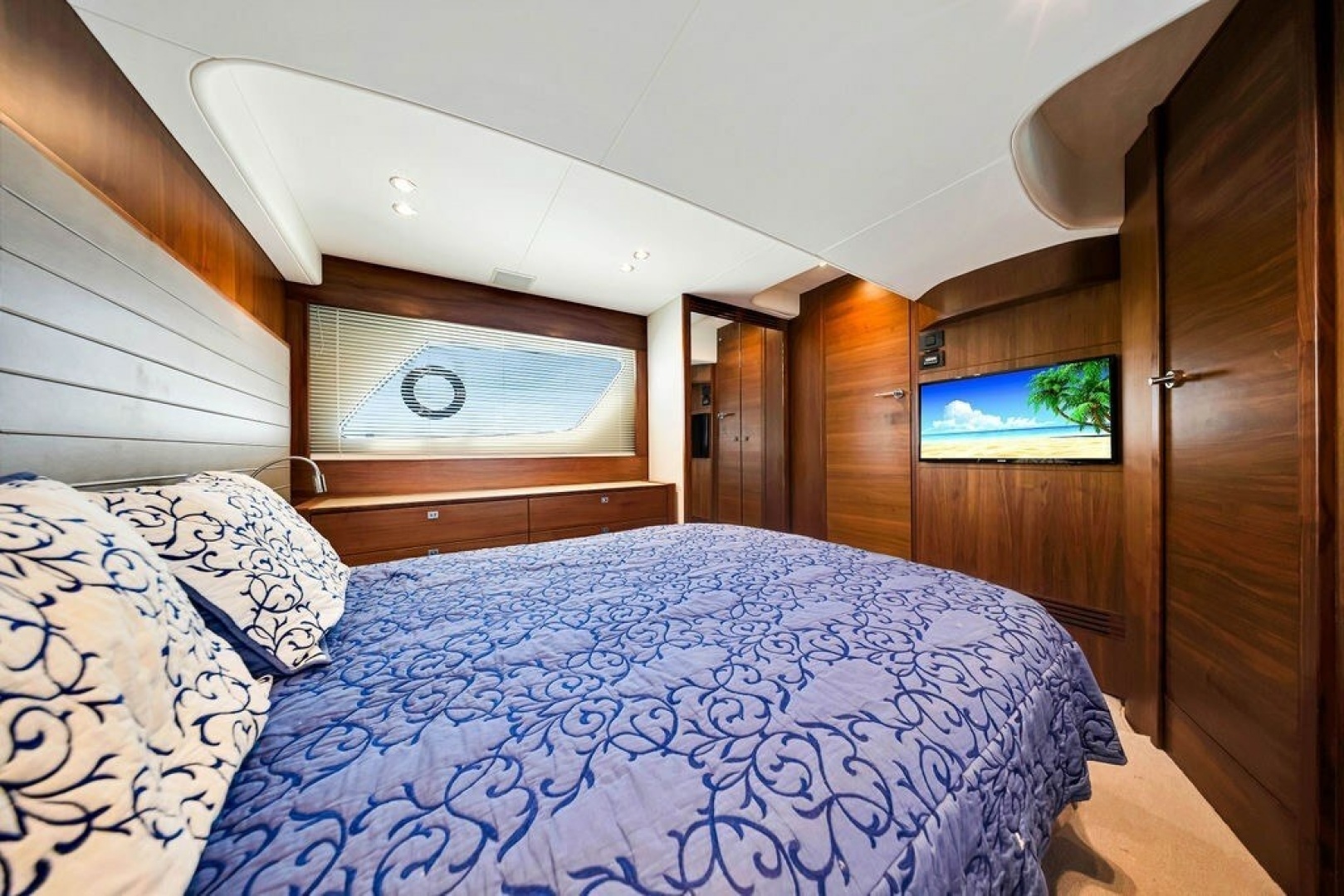 2015 Princess V48