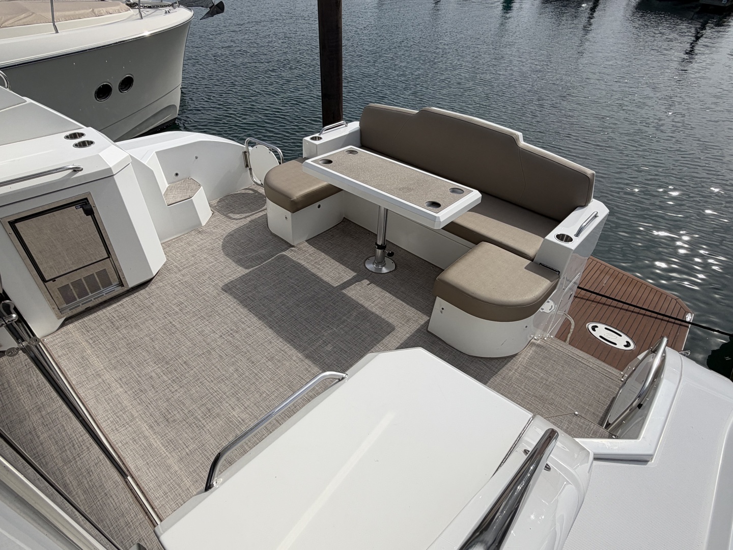 2011 Cruisers Yachts 48 Cantius