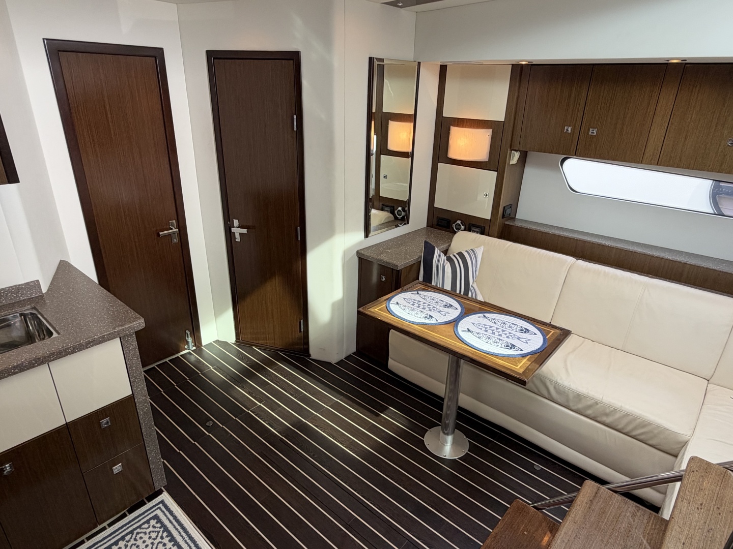 2011 Cruisers Yachts 48 Cantius
