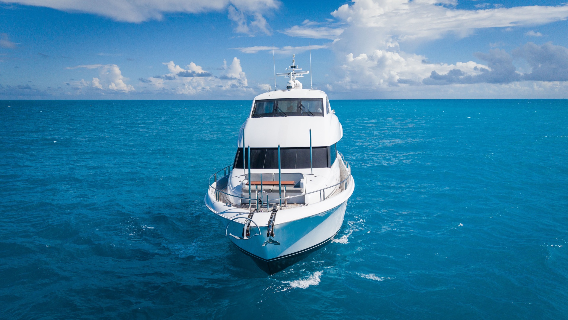 2006 Lazzara Yachts Skylounge
