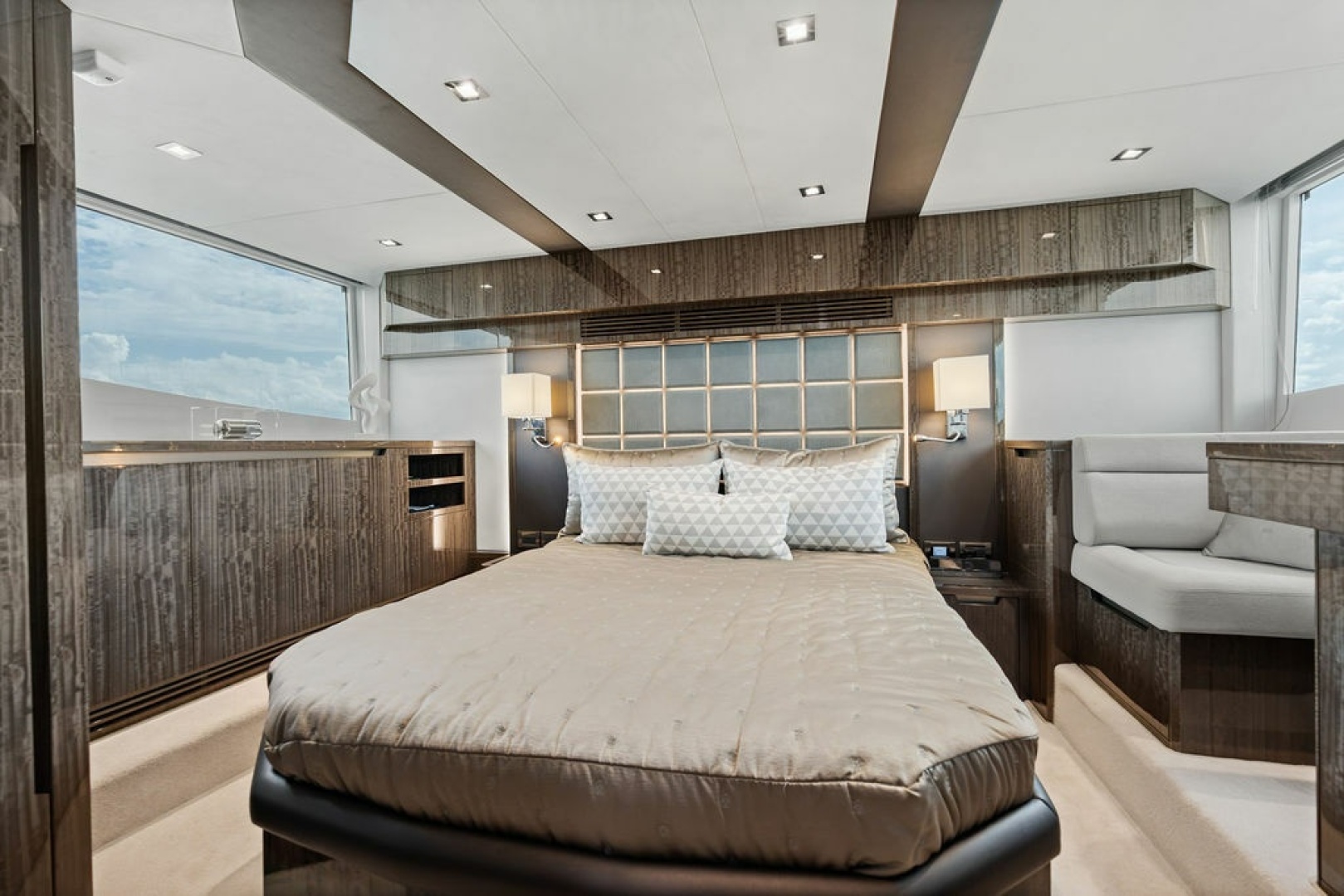 2021 Galeon 