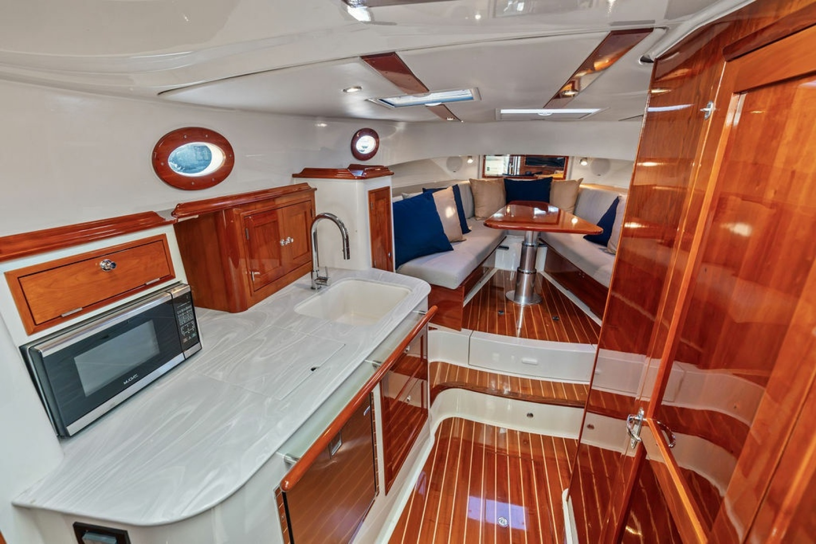 Kalm Harbour 40ft Hinckley Yacht For Sale
