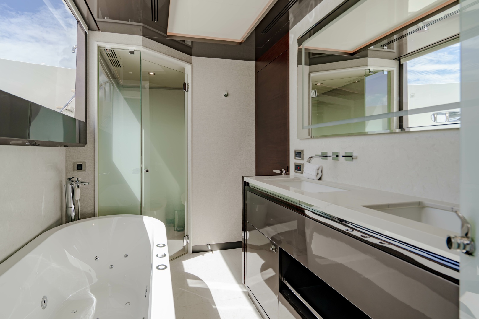 M Y 12 102ft Ocean Alexander Yacht For Sale