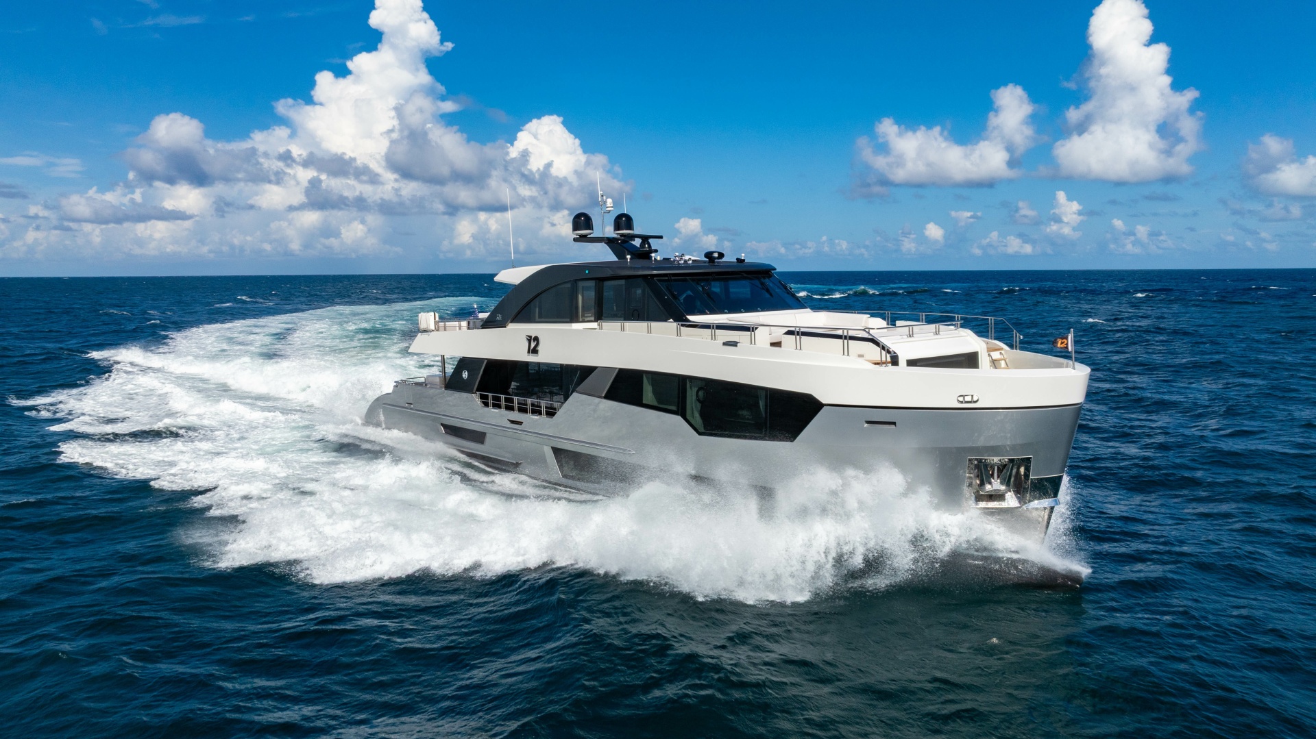 M Y 12 102ft Ocean Alexander Yacht For Sale