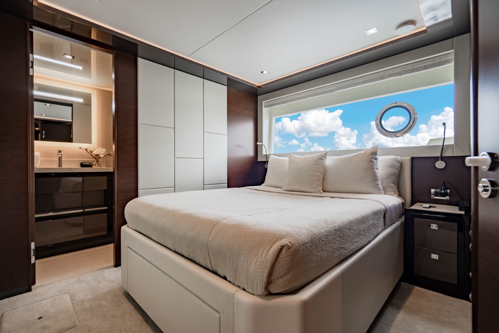 M Y 12 102ft Ocean Alexander Yacht For Sale