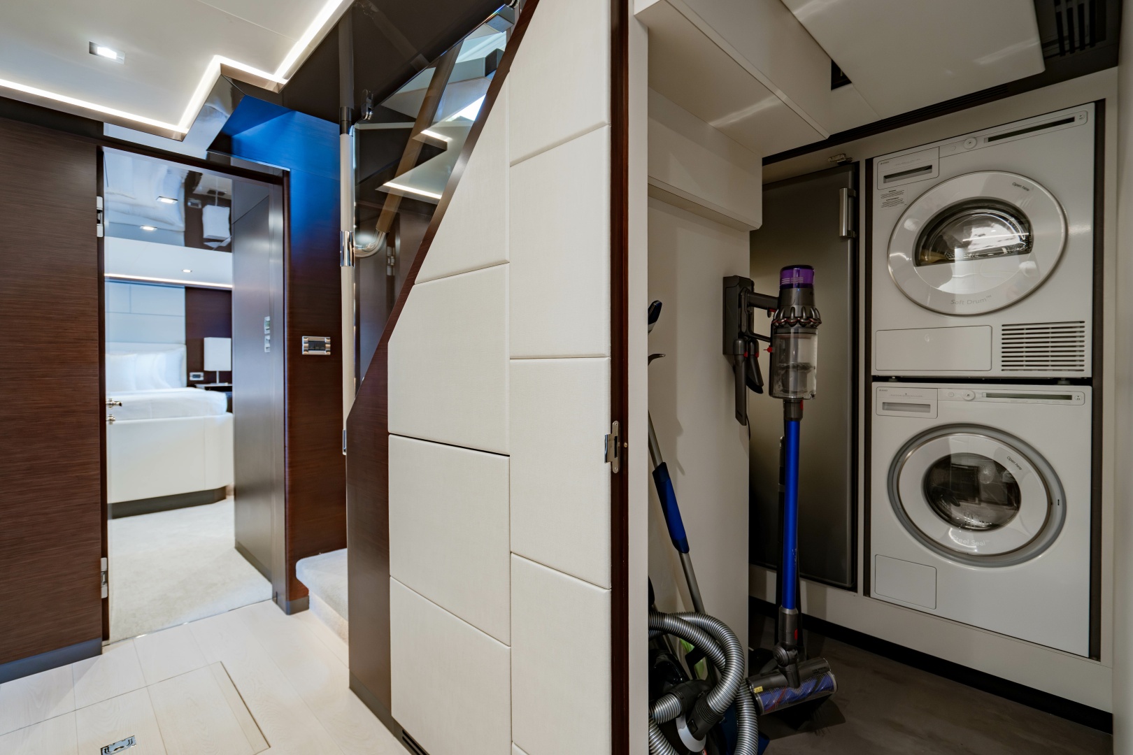 M Y 12 102ft Ocean Alexander Yacht For Sale