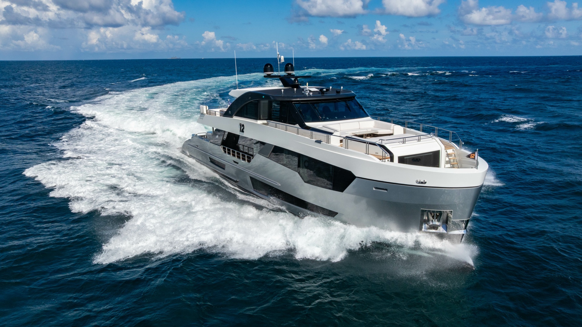 M Y 12 102ft Ocean Alexander Yacht For Sale