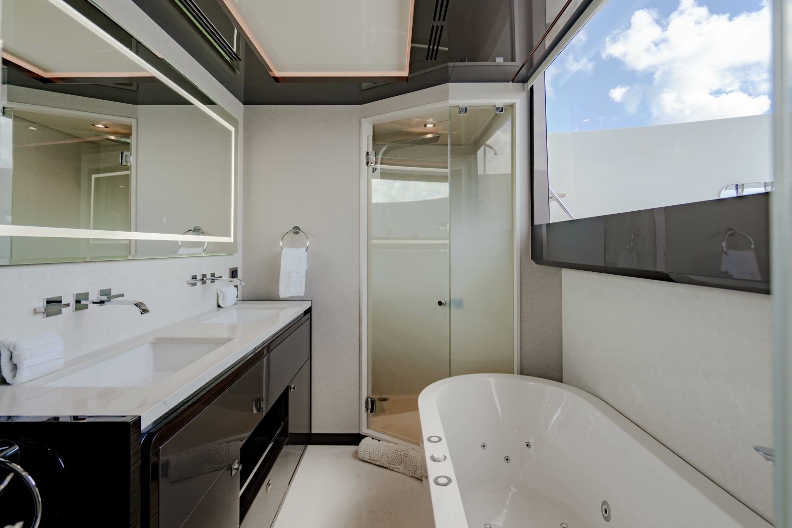 M Y 12 102ft Ocean Alexander Yacht For Sale