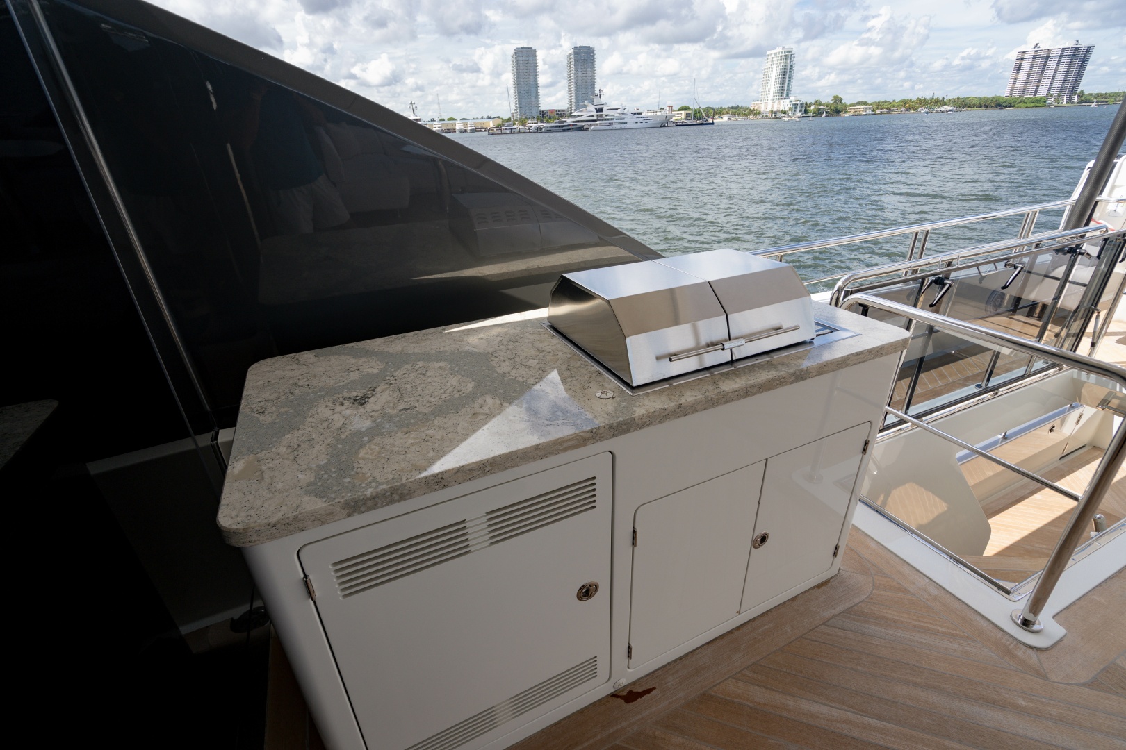M Y 12 102ft Ocean Alexander Yacht For Sale